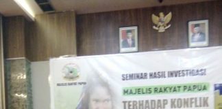CAPTION: Ketua MRP, Timotius Murib saat diwawancarai usai seminar. (Sony