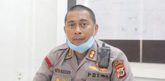 Kapolres Jayapura, AKBP Victor Dean Macbon saat memberi keterangan pers di kantornya, Senin (4/5/20)