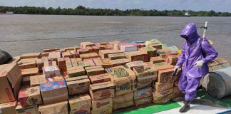 Penyemprotan cairan disinfectant oleh Tim Gugus Tugas Penanganan Covid-19 Kabupaten Mamberamo Raya pada kapal pengangkut BBM di Dermaga Kampung Trimuris, Kabupaten Mamberamo Raya, Jumat (8/5/20)