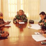 Kolonel Inf Izak Pangemanan bersama narasumber lain yang berada di Makorem 172/PWY Padang Bulan saat menggelar dialog interaktif di RRI Pro 1 Jayapura, Jumat (29/5/20) pagi