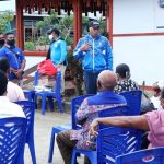 Kapolda Papua, Irjen Pol. Drs. Paulus Waterpauw saat menyampaikan pesan-pesannya dalam kesempatan menyerahkan bantuan paket Sembako kepada pengurus Yayasan Papua Memberkati, Senin (1/6/20)