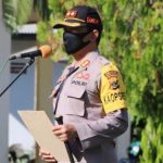 Kapolres Merauke, AKBP Ary Purwanto, SIK saat mensosialisasikan new normal kepada seluruh anggota Polres Merauke dan Batalyon Brimob Merauke yang mengikuti apel, Senin (2/6/20) pagi