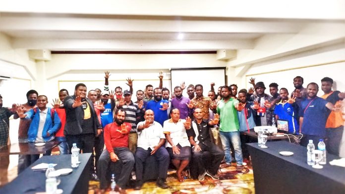 Foto bersama anggota MRP Pokja Agama usai diskusi dan pembentukan Panitia Kongres ke I SAMN Provinsi Papua di Hotel @Home Premier Tanah Hitam Abepura, Rabu (12/08/20)