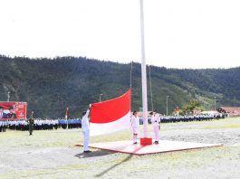 Caption : Suasana pelaksanaan upacara Peringatan HUT RI Ke-75, yang dilaksanakan Pemkab dan seluruh muspida Kabupaten Puncak Jaya, pada Senin (17/08/2020).