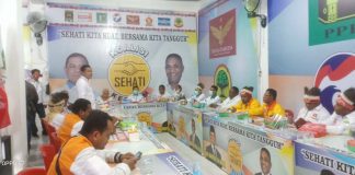Caption : Sejumlah Pimpinan Partai pengusung pasangan Calon Bupati dan Wakil Bupati, Markum-Malen, saat menyatakan sikap politiknya di secretariat Koalisi Sehati, Arso II Kabupaten Keerom.