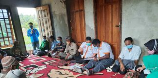 Caption : Ketua Tim Koalisi Sehati, pasangan Calon Bupati dan Wakil Bupati Keerom, Muh Markum dan Malensius Musui, Sukoco saat menyampaikan orasi di Arso 10, distrik Arso Barat, Senin (28/09/2020)