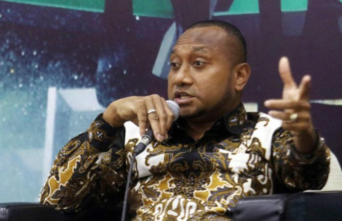 - Legislator asal Papua di DPR RI, Yan Permenas Mandenas