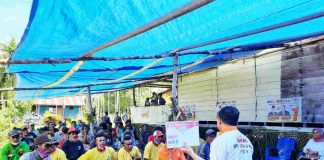 Caption : Calon Bupati Keerom MUH Markum saat melakukan pertemuan dengan masyarakat Kampung Amiyu, Distrik Arso Timur, Kab Keerom, Jumat (30/10/2020).