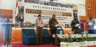 Deklarasi bersama penguatan sinergitas antar lembaga dalam rangka mempertahankan wilayah Papua bebas rabies dan avian influenza di Hotel Horison Kotaraja, Selasa (24/11/20)