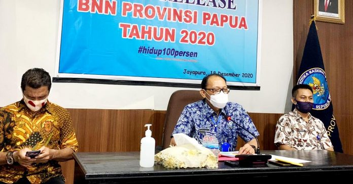 Kepala BNNP Papua, Brigjen Pol Robinson D.P. Siregar, SH., S.I.K. saat merilis hasil pengungkapan kasus Narkotikan sepanjang Tahun 2020