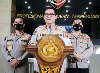 Kepala Divisi Humas Polri Irjen Argo Yuwono saat memberi keteranan pers di Gedung Humas Polri, Jakarta Selatan, Senin (25/1/2021)