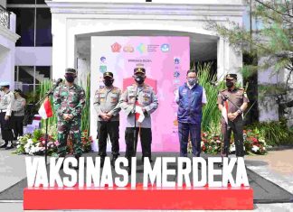 Caption : Kapolri Jenderal Listyo Sigit Prabowo resmi melaunching Gerakan Vaksinasi Merdeka di Hari Kemerdekaan Republik Indonesia (RI), pada 17 Agustus 2021.