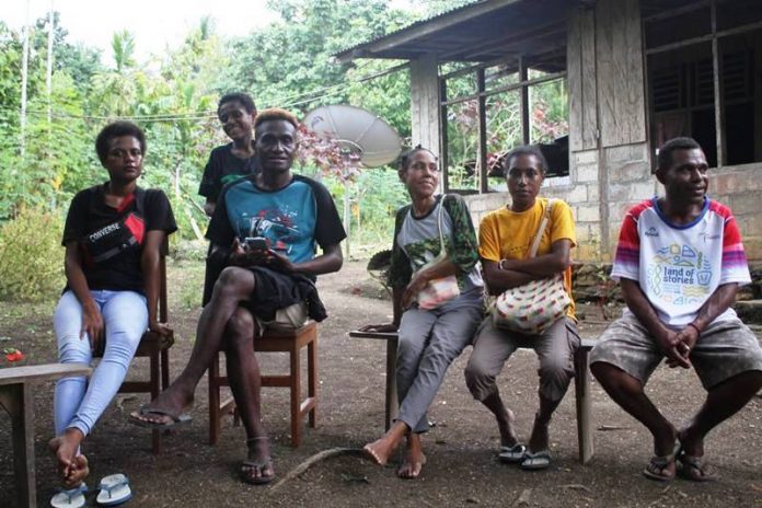 Caption : Sejumlah Pengidap HIV/AIDS ketika memberikan keterangan pers di Kampung Sawoy, Distrik Kemtuk, Kabupaten Jayapura, Sabtu 18 September 2021