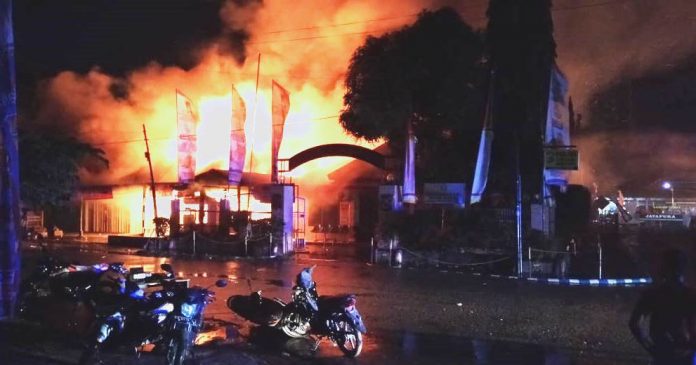 Kebakaran yang menghanguskan satu rumah, 9 unit ruko dan Mapolsek Kawasan Bandara Sentani