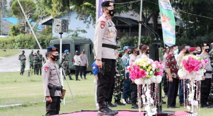 Dir Pam Obvit Baharkam Polri, Brigjen Pol Suhendri SH, S.I.K saat memimpin apel gelar pasukan pengaman PON dengan sandi Operasi Deraku Cartenz 2021, Sabtu (18/9/21)
