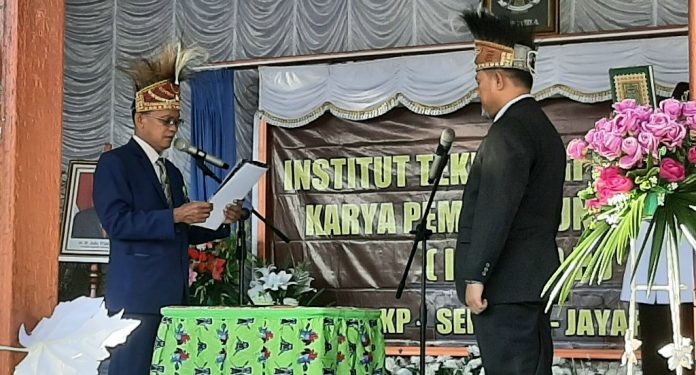 Pelantikan dan pengambilan sumpah jabatan Rektor ITBKPP, Dr. Drs. H. Ichsan Ansari Ibrahim,MM.
