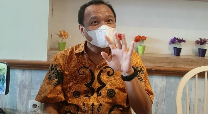 Kepala OJK Papua dan Papua Barat, Adolf FT. Simanjuntak Kepala OJK Papua dan Papua Barat, Adolf FT. Simanjuntak