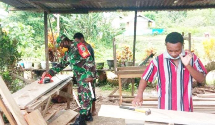 Pelatihan dan pembinaan Kewirausahaan dalam pembuatan meubel kepada para pemuda Kampung Awayanka, Distrik Mindiptana, Kabupaten Boven Digoel, Kamis (30/9/2021) Pelatihan dan pembinaan Kewirausahaan dalam pembuatan meubel kepada para pemuda Kampung Awayanka, Distrik Mindiptana, Kabupaten Boven Digoel, Kamis (30/9/2021)