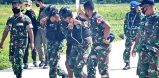 Evakuasi prajurit TNI yang luka-luka setelah diserang KST di Distrik Kenyam Kab. Nduga, Sabtu (26/3/2022)