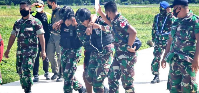 Evakuasi prajurit TNI yang luka-luka setelah diserang KST di Distrik Kenyam Kab. Nduga, Sabtu (26/3/2022)