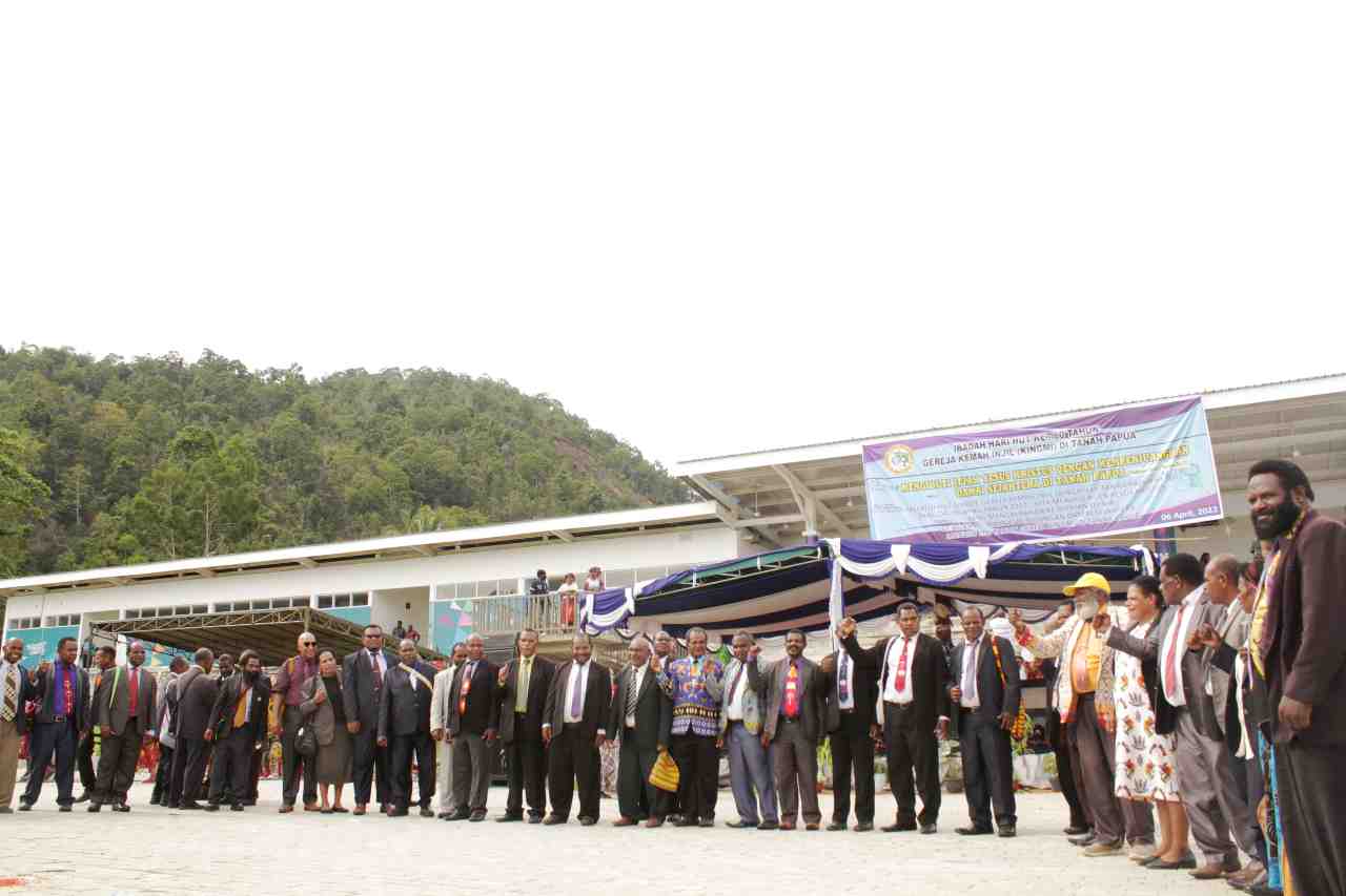 Caption : Foto bersama Ketua Sinode Kingmi di tanah Papua dan para ketua Klasis di wilayah Kota Jayapura, Kaupaten Jayapura dan Kabupaten Keerom
