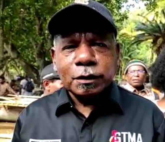 Bupati Jayapura, Mathius Awoitauw,SE,M.Si