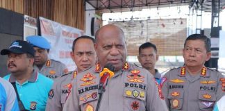 Caption : Kapolda Papua Irjen Pol Mathius D.Fakhiri di dampingi sejumlah pejabat utama Polda Papua, saat memberikan keterangan pers, pada Senin (27/06/2022)