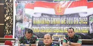 Caption : Aster Kasdam XVII/Cenderawasih Kolonel Inf Yarnedi Mulyadi, saat mengikuti Rakornis TMMD ke-114 secara virtual di di Ruang Puskodalops Makodam XVII/Cenderawasih, Selasa (19/07/2022)