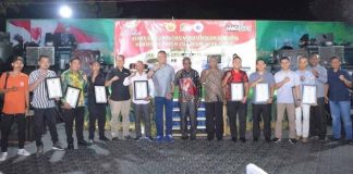 Caption : Foto bersama Danrem 172/PWY Brigjen TNI J.O Sembiring bersama para seniman di Papua usai festival Musik anak jalanan di Lapangan Upacara Korem 172/PWY, Abepura, Kota Jayapura, Rabu (27/07/2022).