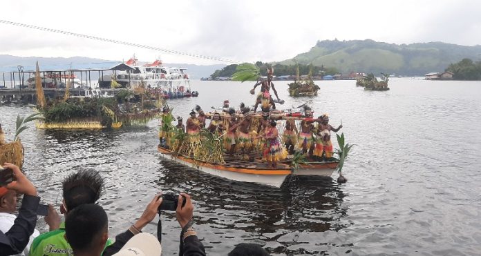 Tari tradisional khas masyarakat pesisir Danau Sentani yang menjadi ikon di setiap pelaksanaan FDS