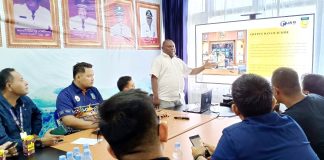 Suasana pertemuan antara stakeholder eksternal (Telkom dan Telkomsel) dengan Kepala Dinas Kominfo Kabupaten Jayapura, Gustaf Griapon yang juga sebagai salah satu peserta PKN Tingkat II Angkatan XXX di BPSDM Provinsi Papua.(foto/istimewa)
