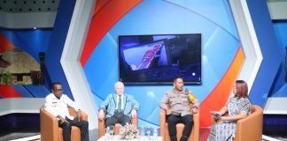 Caption : Suasana Dialog Interaktif bersama Kapolresta Jayapura Kota, Kombes Pol Dr. Victor Dean Mackbon, S.H., S.I.K., M.H., M.Si, Pj. Walikota Jayapura Papua, Dr. Frans Pekey M.Si, dan Tokoh Agama, Pdt. M.P.A Mauri, S.Th do Stasiun LPP TVRI Papua, Rabu (13/12/2023).