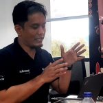 Arif Rahman Hakim, Manager Mobile GTM Operations Telkomsel Regional Papua & Maluku, saat memaparkan seputar aplikasi MyTelkomsel kepada wartawan di kantornya