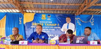Caption : Wakil Ketua I DPR Kota Jayapura, Max Karubaba, saat menggelar reses tahap I, di Kampung Argapura, Jumat (17/01/2025)