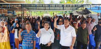 Caption :Anggota DPR Papua yang juga Ketua Komisi III DPR Papua, Yacob Ingratubun disaat melaksanakan reses di Koya Timur, Distrik Muara Tami-Kota Jayapura, Kamis (6/2/2025).