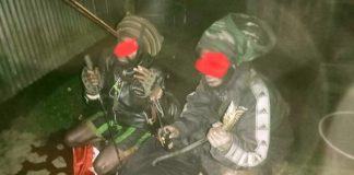 Dua orang KKB masing-masing Ham Dumupa (25) dan Amoye Pigai alias Martinus Pigai sempat berfoto usai membunuh Josep Agus Lepa di Perumahan Pemda Kabupaten Dogiyai pada 6 Mei 2025 lalu