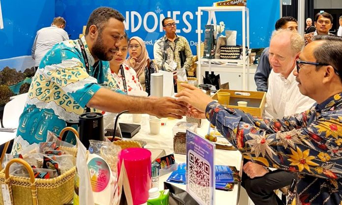 Koperasi Produsen Emas Hijau Papua saat berpartisipasi pada WoC Copenhagen 2024