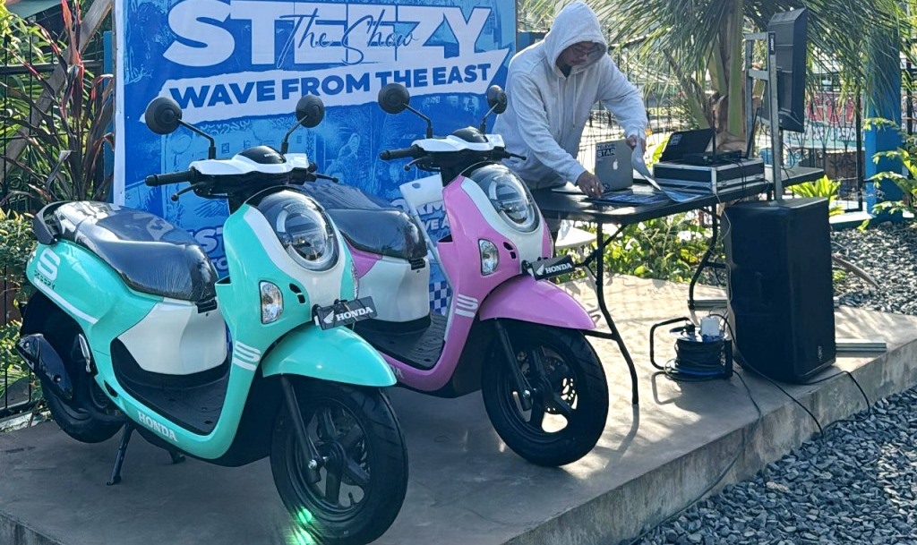 Motor Honda Scoopy yang berkarakter urban, stylish, dan penuh ekspresi pada ajang Steezy East Fest di Papua Youth Creatif HUb Jayapura