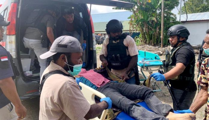 WhatsApp Image 2025-06-04 at 15.33.18 Evakuasi salah satu tukang bangunan yang meninggal dunia setelah ditembaki KKB di Jayawijaya