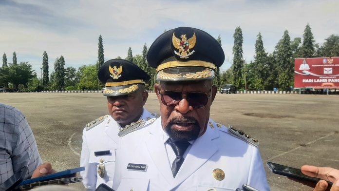 Bupati jayapura, Dr. Yunus Wonda,SH,MH