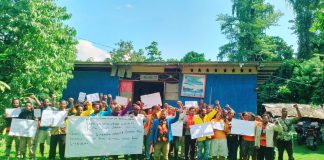 Caption : Puluhan mahasiswa yang tergabung dalam Koordinator Pemuda Pelajar dan Mahasiswa/I Wosak Kora Kenyam (KPPM WOKEN II) Kota Studi Jayapura menyakan sikap menolak dengan tegas proyek pembangunan jalan Trans Habema–Wosak–Kora–Kenyam.