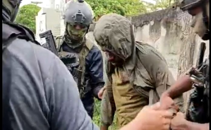 Penangkapan Roberth Wenda alias Kriminal Hesegem yang masuk dalam DPO narapidana pelarian dari Lapas Kelas IIA Abepura