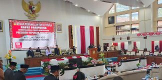 Caption : Suasana Sidang Paripurna DPR Papua bersama Forkopimda Provinsi Papua, di ruang Sidang DPR Papua, Jumat (15/8/2025)