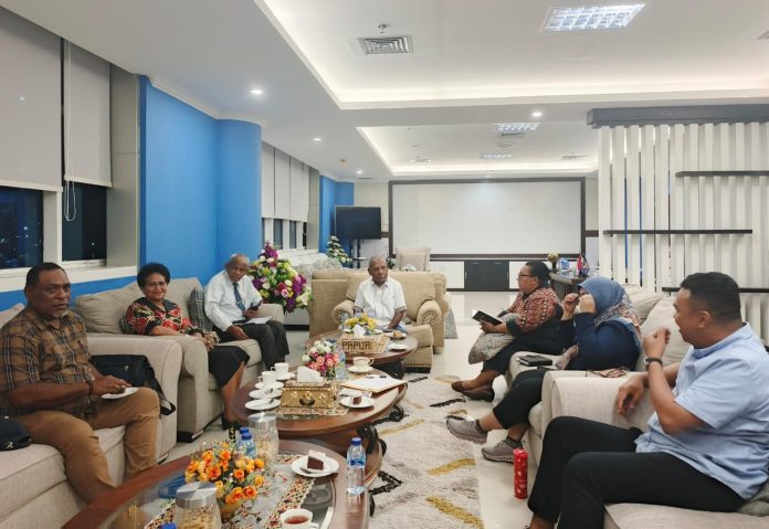 Caption : Suasana pertemuan Fraksi Partai Nasdem di DPR Papua, Senin (4/8/2025). Caption : Suasana pertemuan Fraksi Partai Nasdem di DPR Papua, Senin (4/8/2025).