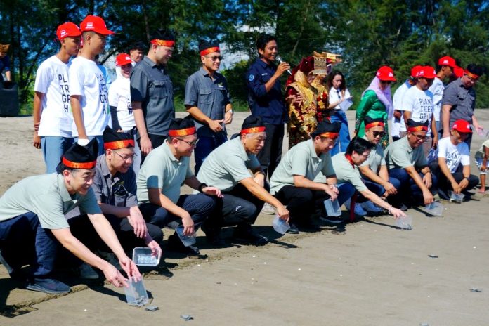 Pelepasan tukik di Kawasan Pantai Pasir Jambak dan Desa Wisata Teluk Buo, Sumatera Barat (22/8)