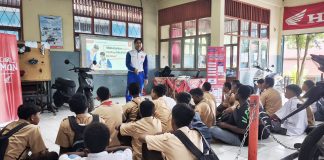 Safety Riding School oleh Astra Motor Papua kepada siswa jurusan Teknik Sepeda Motor (TSM) kelas X dan XI di SMK 1 Sentani