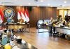 Gubernur Provinsi Papua, Mathius Fakhiri bersama lima gubernur DOB di Tanah Papua dalam pertemuan bersama Menteri Koordinator Bidang Infrastruktur dan Pembangunan Kewilayahan, Agus Harimurti Yudhoyono (AHY), di Kantor Kemenko Infra, Jakarta Pusat, Kamis (23/10/2025)