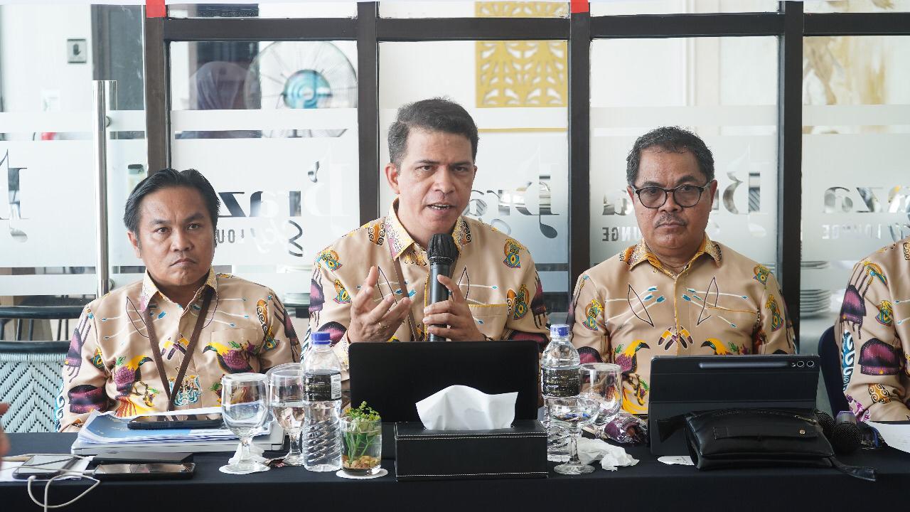 Caption : Kepala Bidang Bimas Katolik Kanwil Kementerian Agama Provinsi Papua, Fransiskus Xaverius Leso Mar, S.S saat memaparkan program pembangunan dan sarana pendidikan Tahun 2025