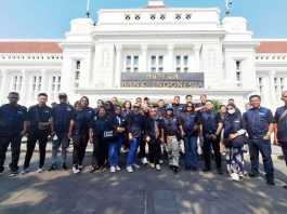 Foto bersama peserta capacity building jurnalis ekonomi Papua ke Musium Bank Indonesia