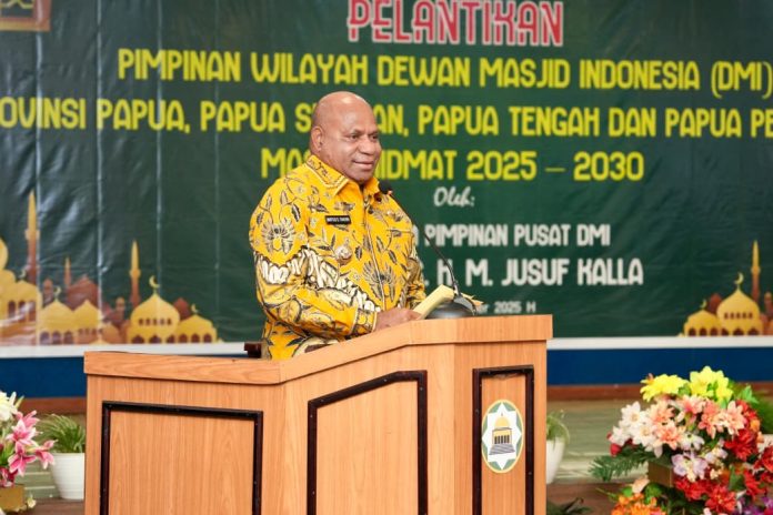 Gubernur Papua Matius D. Fakhiri